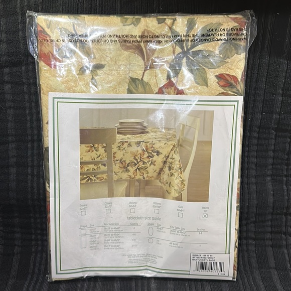 Home Classics Nantucket 70” Vinyl/Flannel Back Tablecloth - Picture 4 of 5